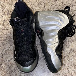 Child’s sneakers size 11c